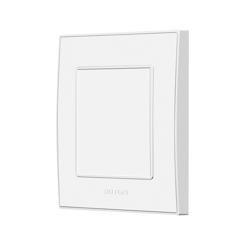 Interruptor de pared con cubierta blanca y placa en blanco